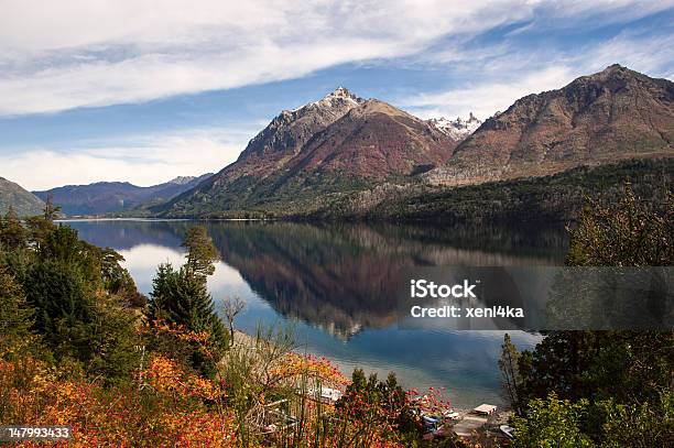 Foto de Cores Do Outono Em Lake Gutierrez Perto De Bariloche Patagônia Argentina e mais fotos de stock de Lago Nahuel Huapi