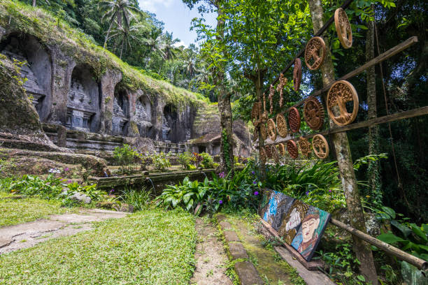 widok kompleksu grobowego gunung kawi na bali, indonezja - bali balinese culture art carving zdjęcia i obrazy z banku zdjęć