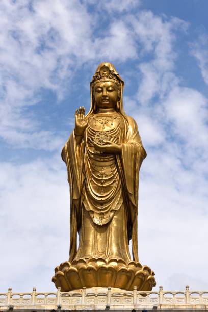 February 20,2023.Putuo Mountain, Zhoushan City, Zhejiang Province.Mount Putuo Scenic Spot is a national AAAAA tourist attraction.Mount Putuo south a Buddism godness Guanyin Statue is 33 meters, among which the bronze statue is 18 meters high. It weighs more than 70 tons. It was established in 1996.The figure of Guanyin is dignified and kind. The bronze statue of  Mount Putuo south a Buddism godness Guanyin has become one of the new landmarks of Mount Putuo,which is of great significance to social culture and economic development. Devotees from all over the country come to visit and pray continuously in an endless stream.