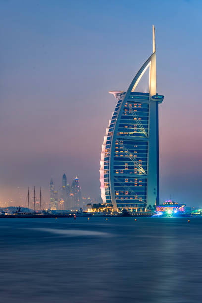 arquitetura em dubai - dubai skyscraper architecture united arab emirates - fotografias e filmes do acervo