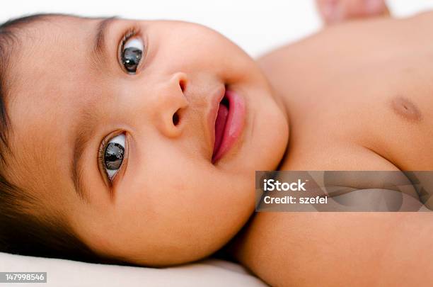 インドのベビーガール - 赤ちゃんのストックフォトや画像を多数ご用意 - 赤ちゃん, インド人, インド文化
