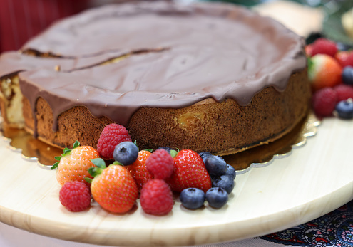 Sponge cake with chocolate icing and fresh fruit