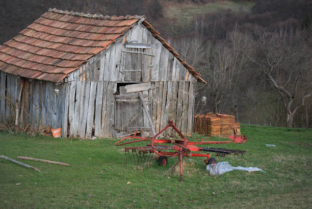 istock old barn in the countryside 1480002826