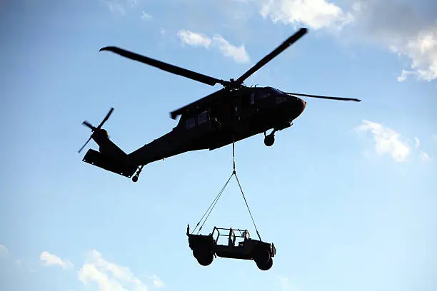 Blackhawk helicopter carrying a Humvee.