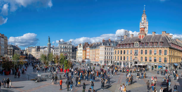 der hauptplatz von lille - lille stock-fotos und bilder