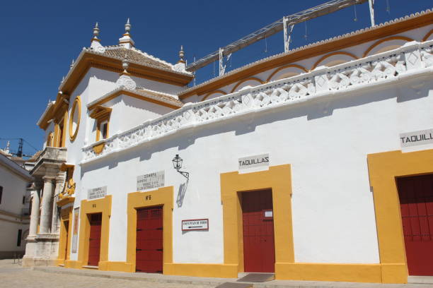 arènes de la real maestranza de caballería de sevilla. - maestranza bullring photos et images de collection