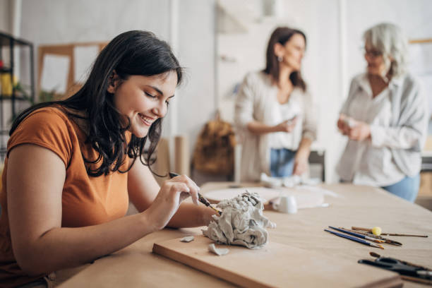 istock Teenager modeling clay 1480092859