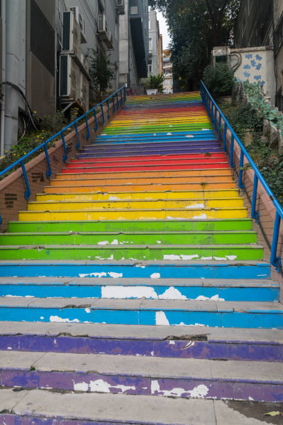 escadas arco-íris. passos coloridos. - staircase steps istanbul turkey - fotografias e filmes do acervo