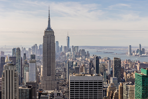 Manhattan, New York, USA - 15 décembre 2023: view of Empire State Building and skyline in midtown Manhattan in New York, USA