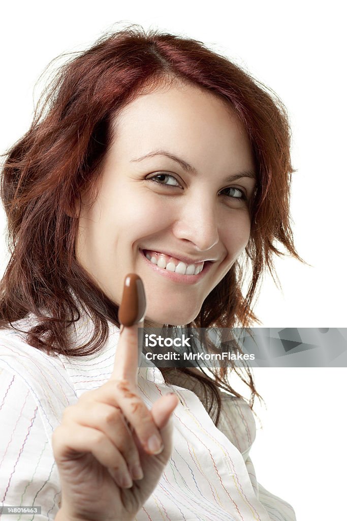 Donna con crema di cioccolato su un dito - Foto stock royalty-free di Macchiato