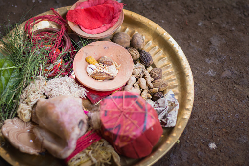 Boron dala is used for traditional Bengali Indian wedding or puja rituals for welcoming or blessing the bride or groom. It is a brass plate with conch shell, sindur and other religious condiments.