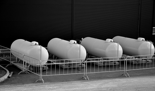 series of reservoirs, cylinder-shaped tanks is a safe storage of LPG, propane-butane LPG steel tanks, also TNS, tanks, bandas, barrels can be used for taking the liquid phase for driving cars, phase, vzt, tns