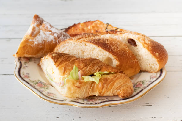 istock Delicious freshly baked bread 1480305535