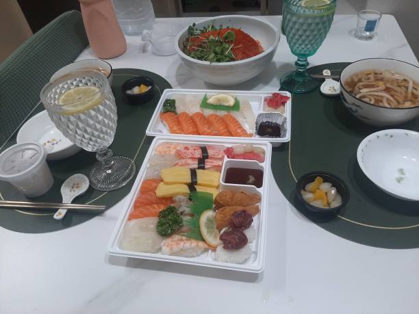 istock delivery food sushi 1480331300