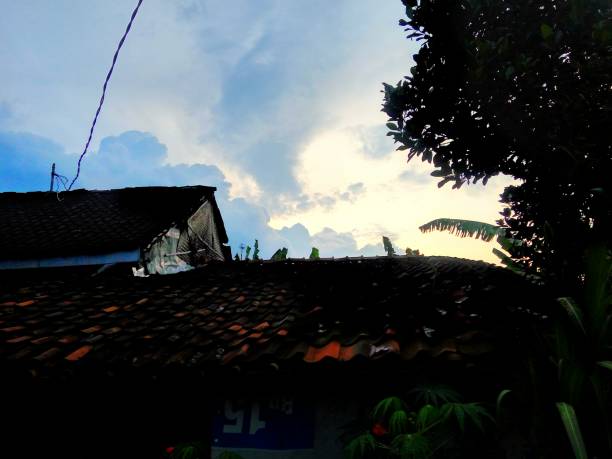 istock country house in clear sky 1480353274