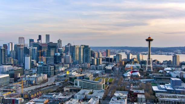 seattle, dans l'état de washington - seattle skyline cityscape space needle photos et images de collection