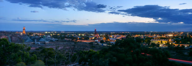 panorama de kalgoorlie-boulder, australia occidental, australia - town australia kalgoorlie mining fotografías e imágenes de stock