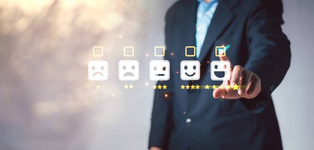 Businessman touch happy smiley face icon of best excellent business rating experience. Customer services, Satisfaction feedback survey. Customer give rating to service experience on online application. hombre de negocios toque feliz icono de cara sonriente de la mejor excelente experiencia de calificación de negocios. atención al cliente, encuesta de satisfacción. el cliente califica la experiencia de servicio en la aplicación en línea.