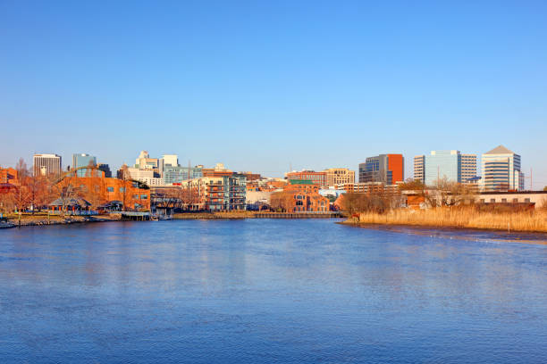 wilmington, delaware - delaware wilmington waterfront skyline stock-fotos und bilder