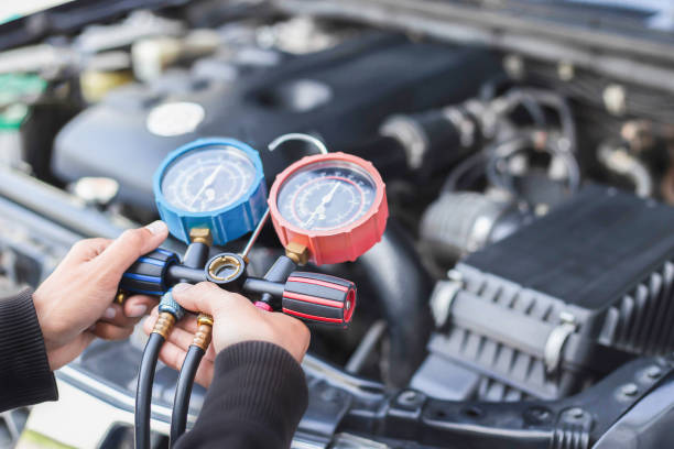 istock Car air conditioner check service, leak detection, fill refrigerant.Device and meter liquid cooling in the car by specialist technicians. 1480491656