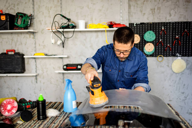 istock Repairman polishing plexiglass 1480493724