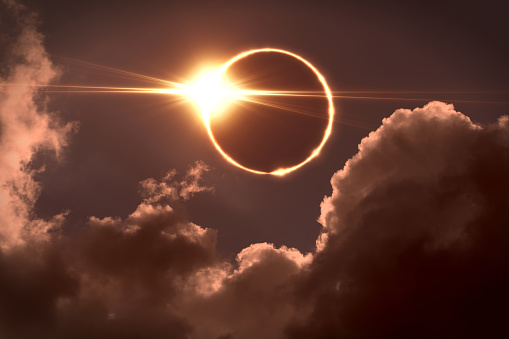 Eclipse total de Sol. La luna cubre el sol en un eclipse solar photo