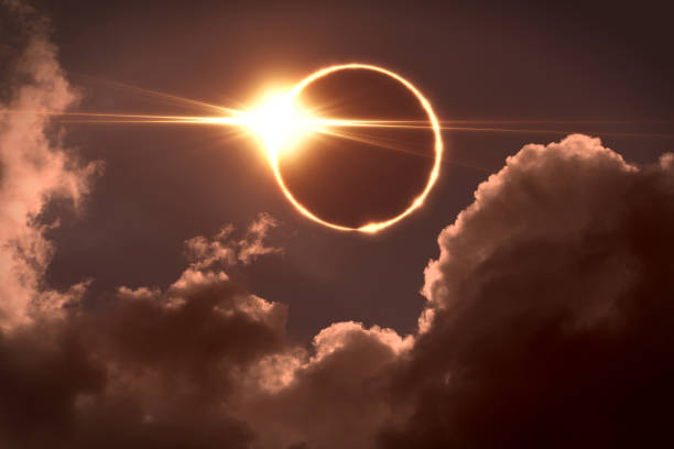 皆既日食。月は日食で太陽を覆っています - eclipse ストックフォトと画像