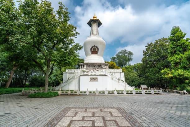 istock Yangzhou Chinese -style garden landscape 1480503648