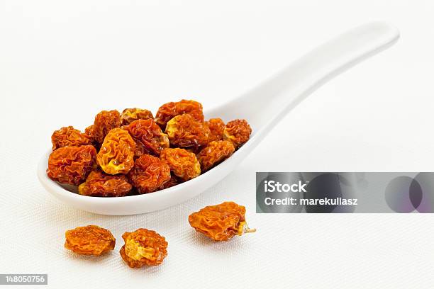 Colher De Seca Goldenberry Orgânicos - Fotografias de stock e mais imagens de Alimentação Saudável - Alimentação Saudável, Antioxidante, Cerâmica