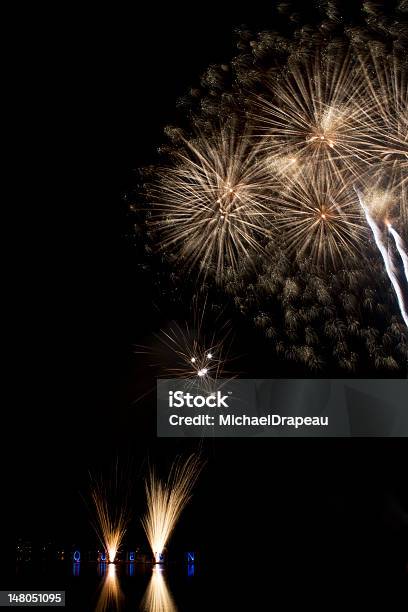 Silver Feuerwerk Auf See Stockfoto und mehr Bilder von Feuerwerk - Feuerwerk, Fotografie, Im Freien
