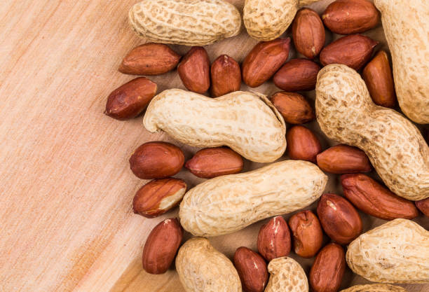 istock Peeled and unpeeled peanuts. 1480514344