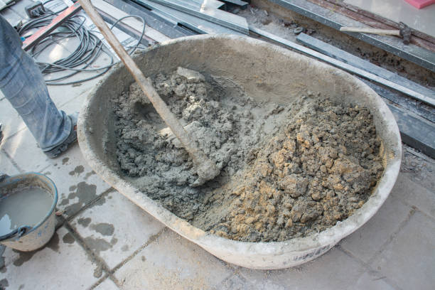 istock Mixing a cement in salver for applying construction 1480523228