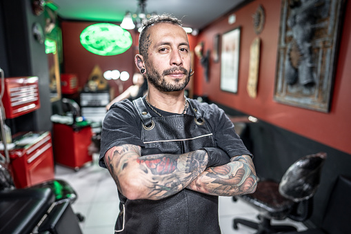 Portrait of a mature tattoo artist at studio tattoo