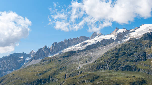 cumes e picos de montanha nos alpes suíços - glacier aletsch glacier switzerland european alps - fotografias e filmes do acervo