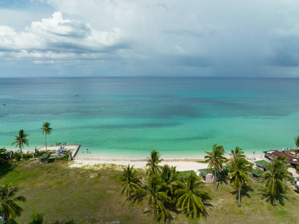 istock Tropical sandy beach and blue sea. Philippines 1480567232