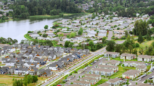 View of houses in neighbourhood Aerial view of suburban neighbourhood homes along the river in city, Eugene, Oregon, USA. eugene oregon stock pictures, royalty-free photos & images