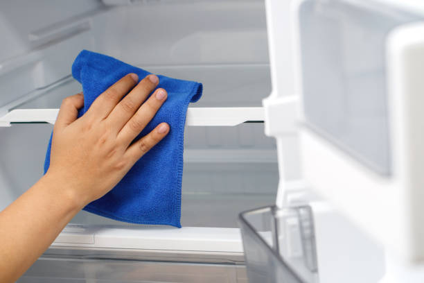 istock Employees use a cloth to clean the refrigerator. 1480597181