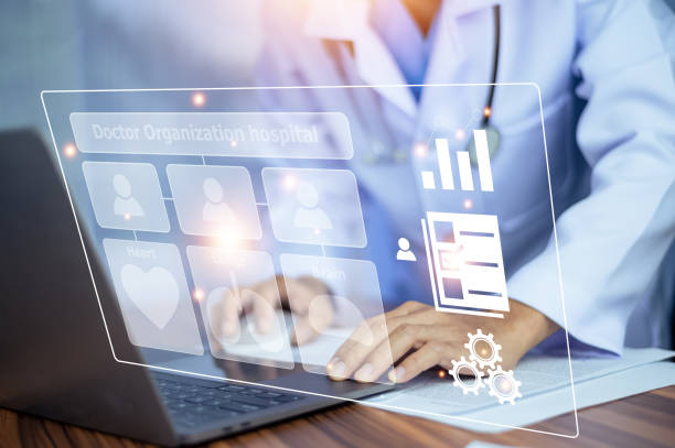 Doctor using technology document management on computer system management for cardiologist Specialist in treating heart disease for treatment in hospital , DMS document management concept médico que utiliza la tecnología de gestión documental en la gestión de sistemas informáticos para cardiólogo especialista en el tratamiento de enfermedades cardíacas para el tratamiento en el hospital, concepto de gestión documental dms