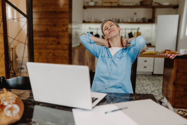 istock Senior woman experiencing pain 1480630950