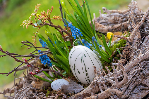 April 2023: Natural Easter Wreath with Plants and Easter Candle