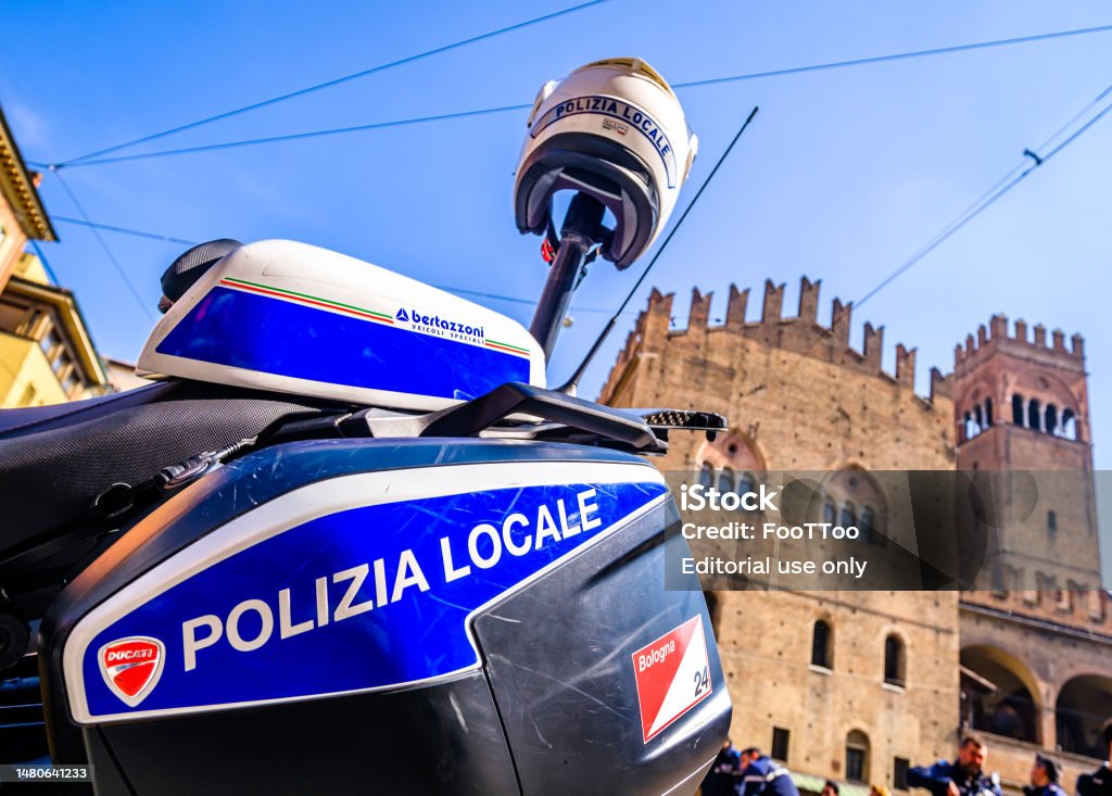 ボローニャの警察車両 - イタリア - ストックフォト・写真素材...