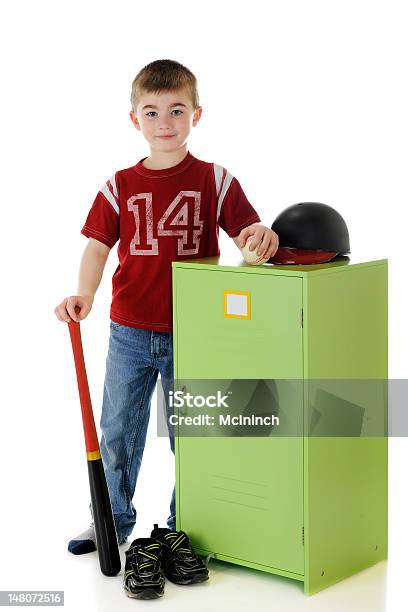 Jovem Jogador De Basebol - Fotografias de stock e mais imagens de 4-5 Anos - 4-5 Anos, Armário com Fechadura, Atleta