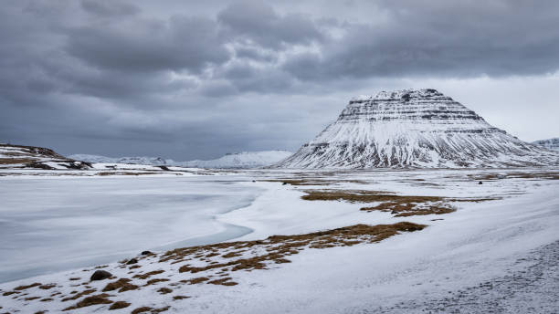 Iceland Snaefellsnes Scenic Winter Landscape Panorama Snow Mountains Snaefellsnes in Wintertime. Vesturland Coastal Mountains covered in snow during winter. Panorama Shot. Snæfellsnes Mountain Range and frozen beach bay and ice covered north atlantic ocean at the northern coast of the Snæfellsnes Peninsula. Northern Coast of Snæfellsnes towards the North Atlantic Ocean, Vesturland, Iceland, Nordic Countries, Europe kirkjufell stock pictures, royalty-free photos & images