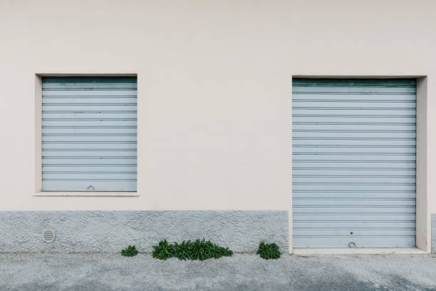 istock Exterior building, closed shop 1480750698