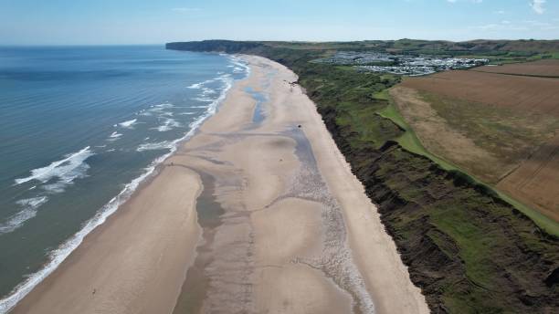 istock Sunny day at Primrose Valley beach 1480754434