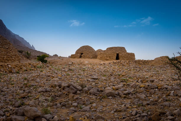 Hafeet tombs, beehive tomb, located in the foothills of the Jebel Hafit mountain, Abu Dhabi Hafeet tombs, beehive tomb, located in the foothills of the Jebel Hafit mountain, Abu Dhabi's largest peak, are more than 500 tombs that are 5000 years old. in Al Ain Abu Dhabi, UAE jebel hafeet stock pictures, royalty-free photos & images