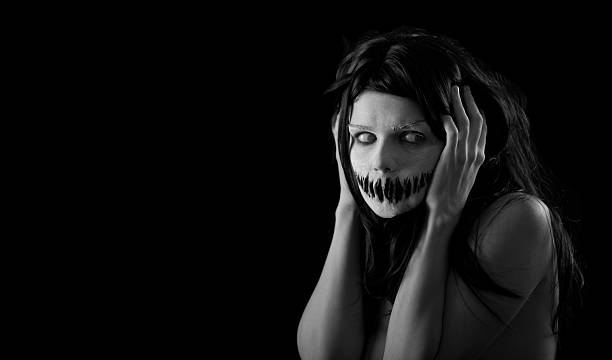 halloween mädchen mit unheimlich mund - zombie aggression monster indoors stock-fotos und bilder