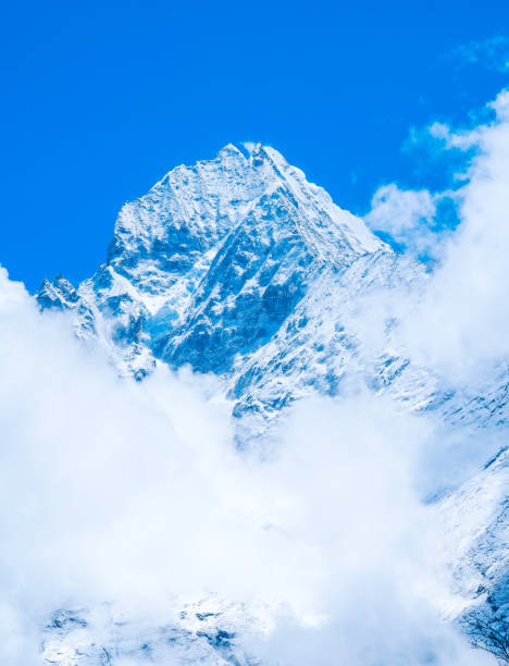 istock The Top of Everest 1480812854