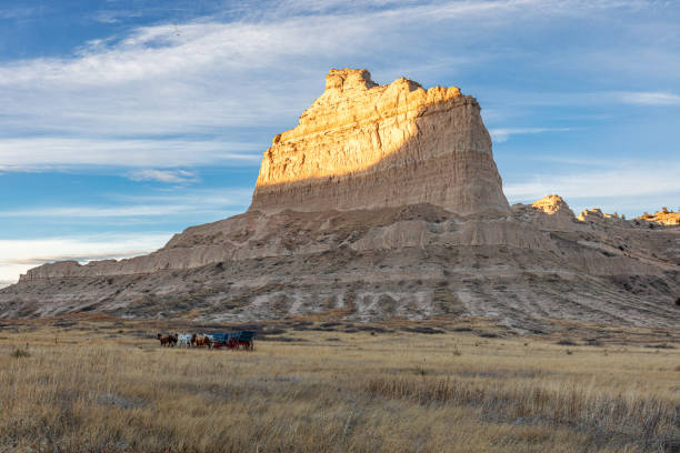 istock Scotts Bluff and Ox Drawn Wagon Sunset 1480813966