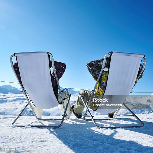 Photo libre de droit de Détente Après Le Ski Sur Les Montagnes banque d'images et plus d'images libres de droit de Activités après le ski - Activités après le ski, Montagne, Adulte